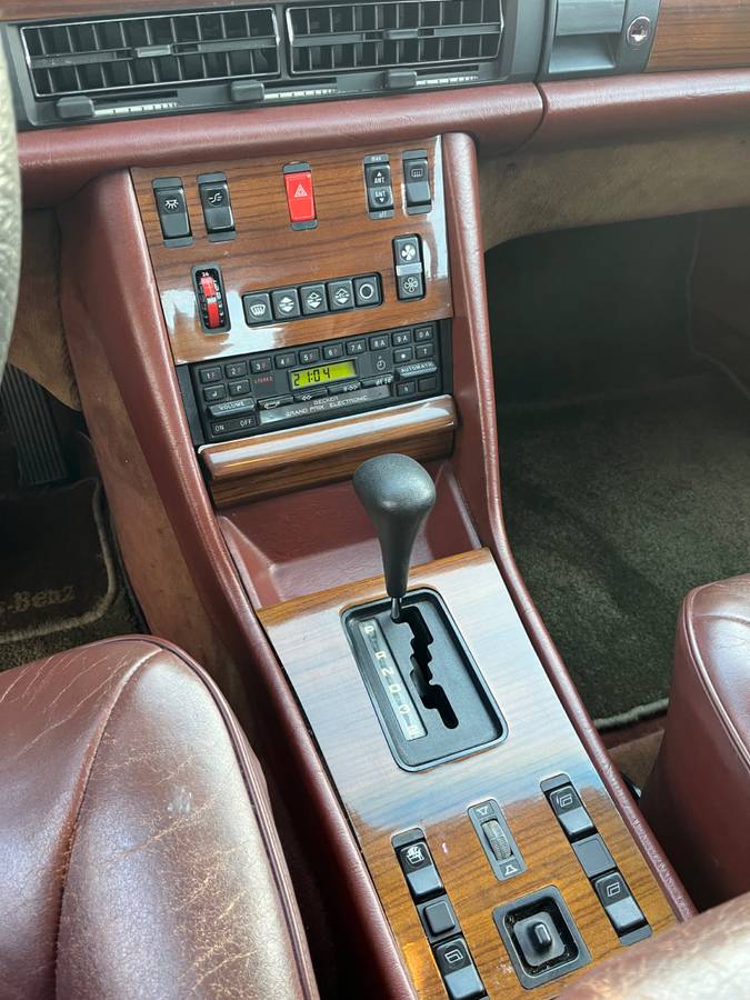 Mercedes-benz-Benz-300sd-diesel-1983-6