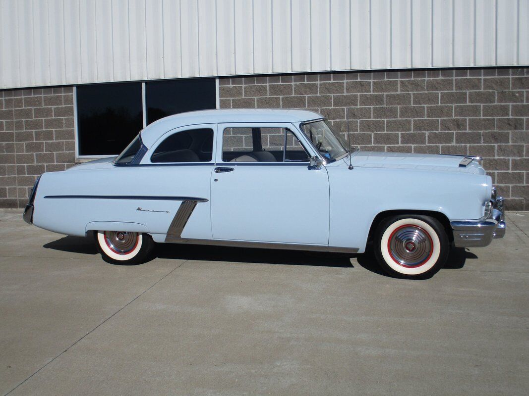 Mercury-2-Door-Sedan-1952-2