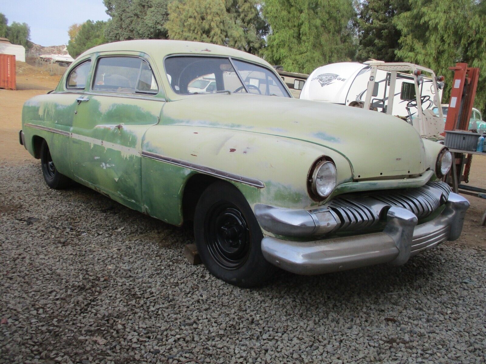 Mercury-2-door-sedan-Coupe-1951-2