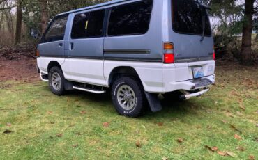 Mitsubishi-Delica-diesel-1990-1