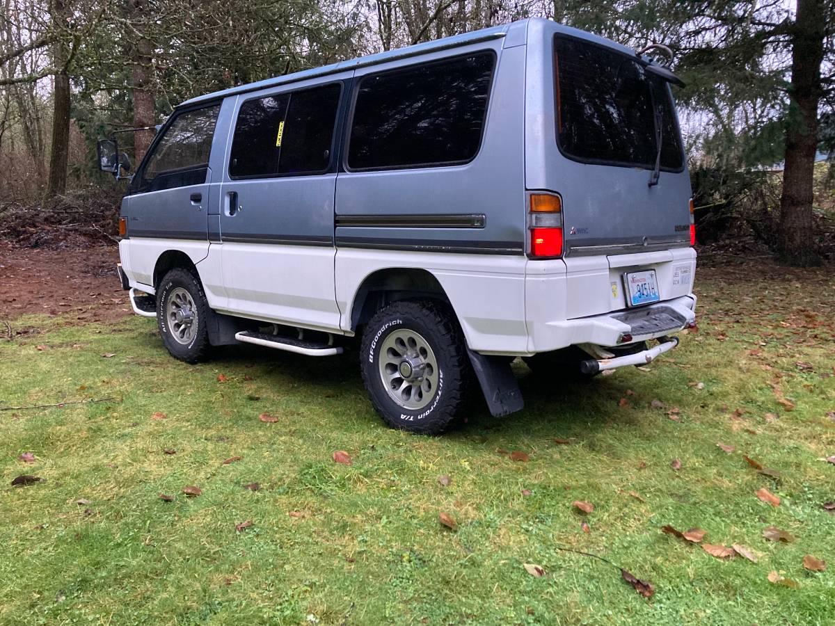 Mitsubishi-Delica-diesel-1990-1