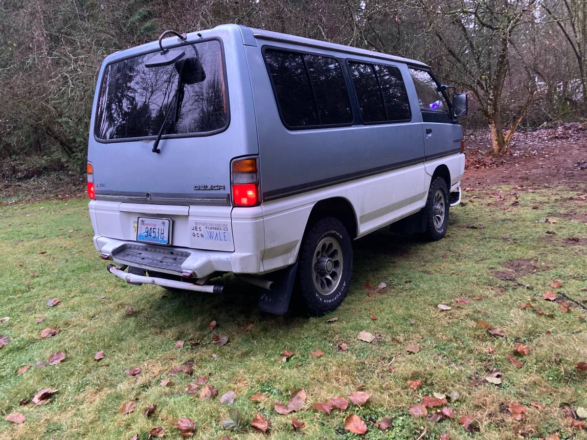 Mitsubishi-Delica-diesel-1990-2