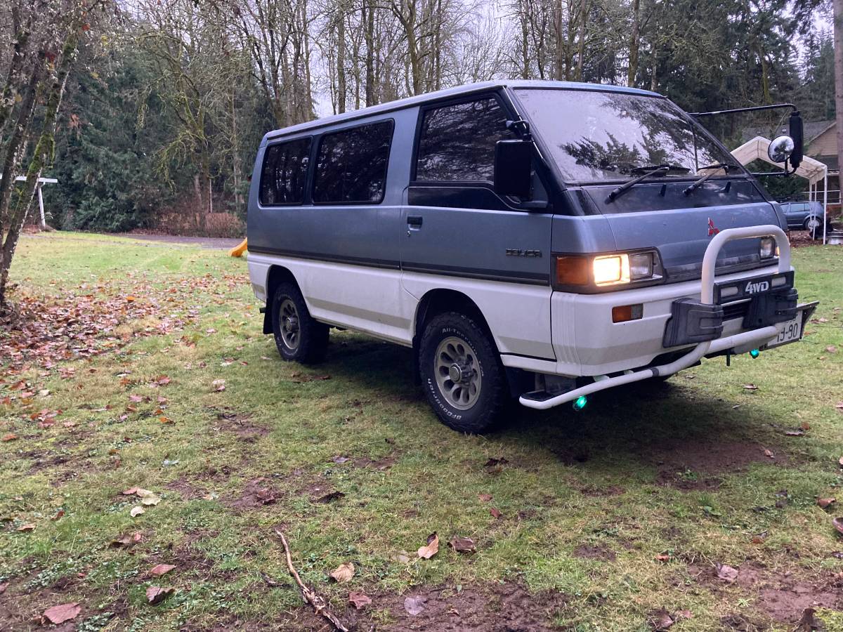 Mitsubishi-Delica-diesel-1990-3