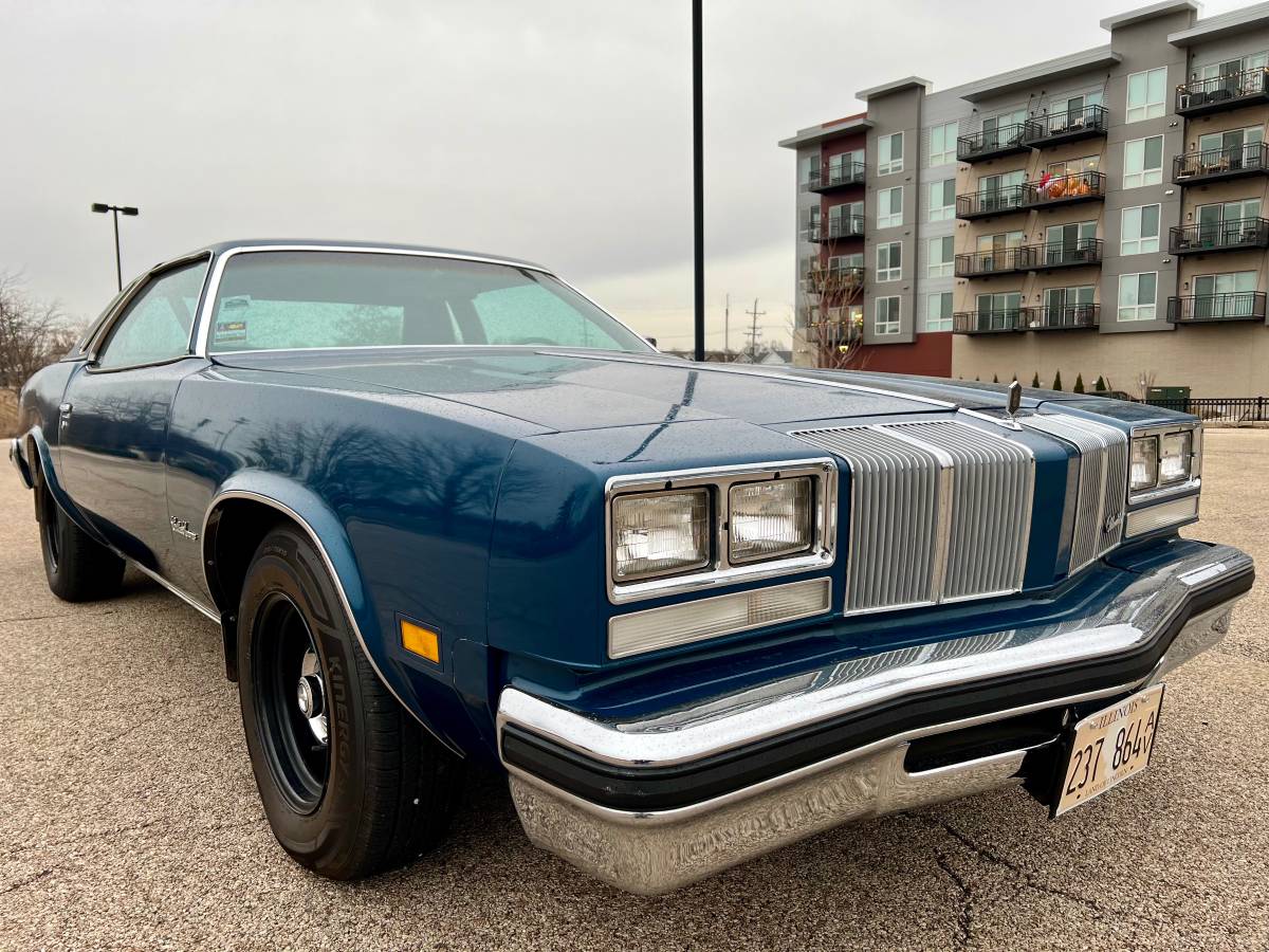 Oldsmobile-1976-8