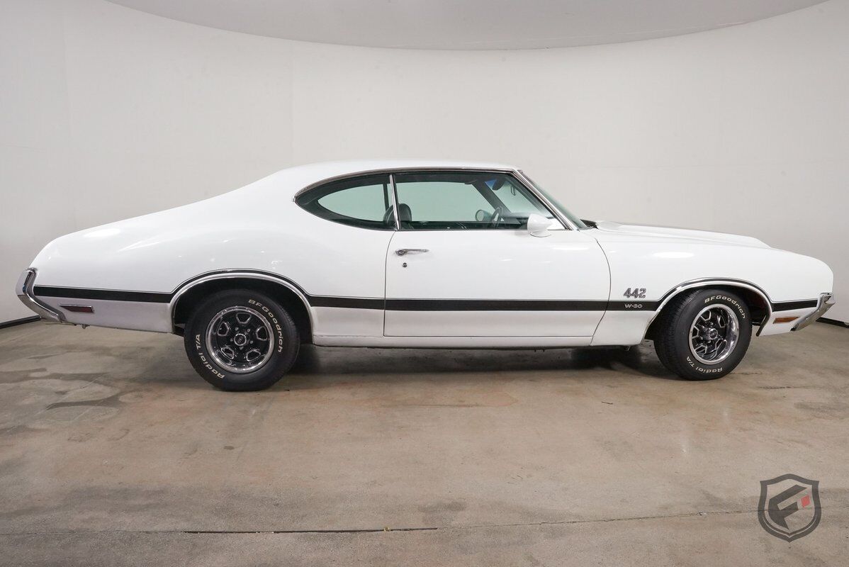 Oldsmobile-442-W-30-HOLIDAY-COUPE-1970-9