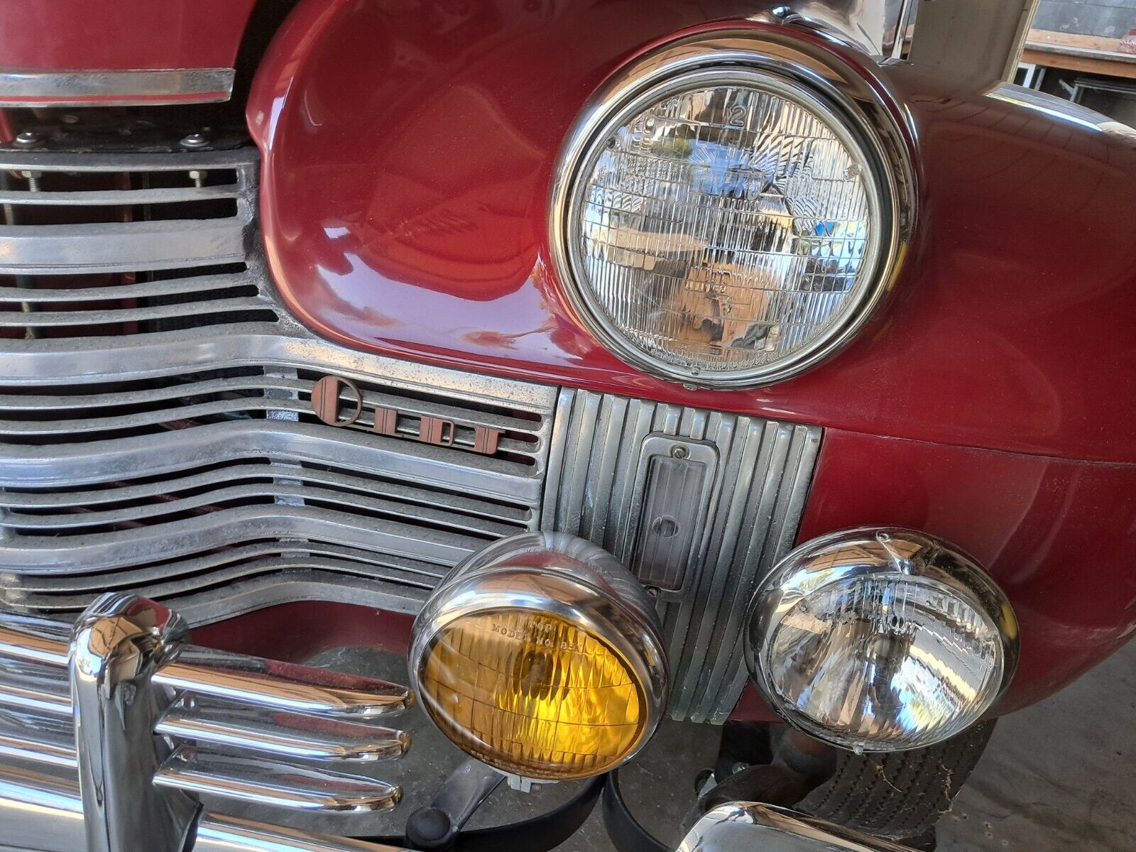 Oldsmobile-Custom-Cruiser-Cabriolet-1940-26