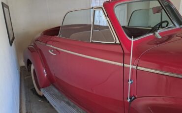 Oldsmobile-Custom-Cruiser-Cabriolet-1940-3