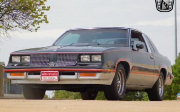 Oldsmobile-Cutlass-1983-2