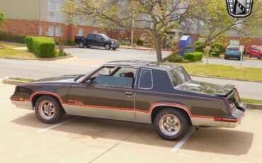 Oldsmobile-Cutlass-1983-4