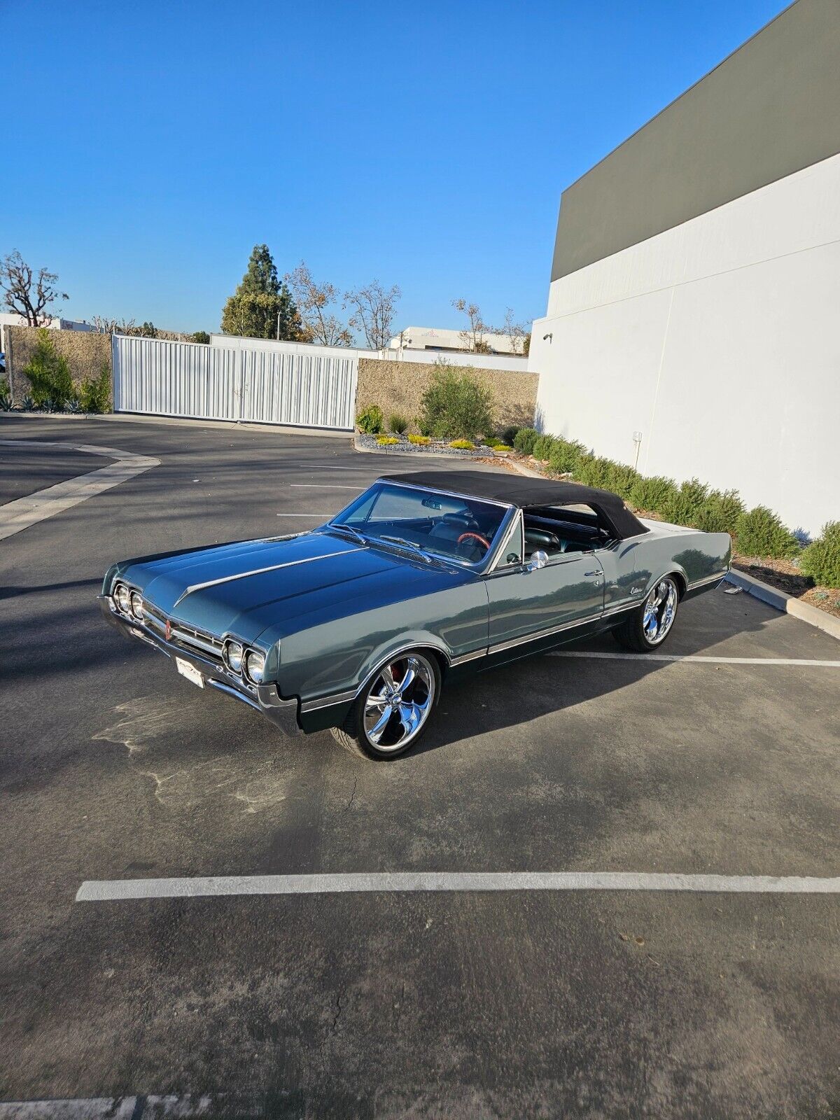 Oldsmobile-Cutlass-Cabriolet-1966-1