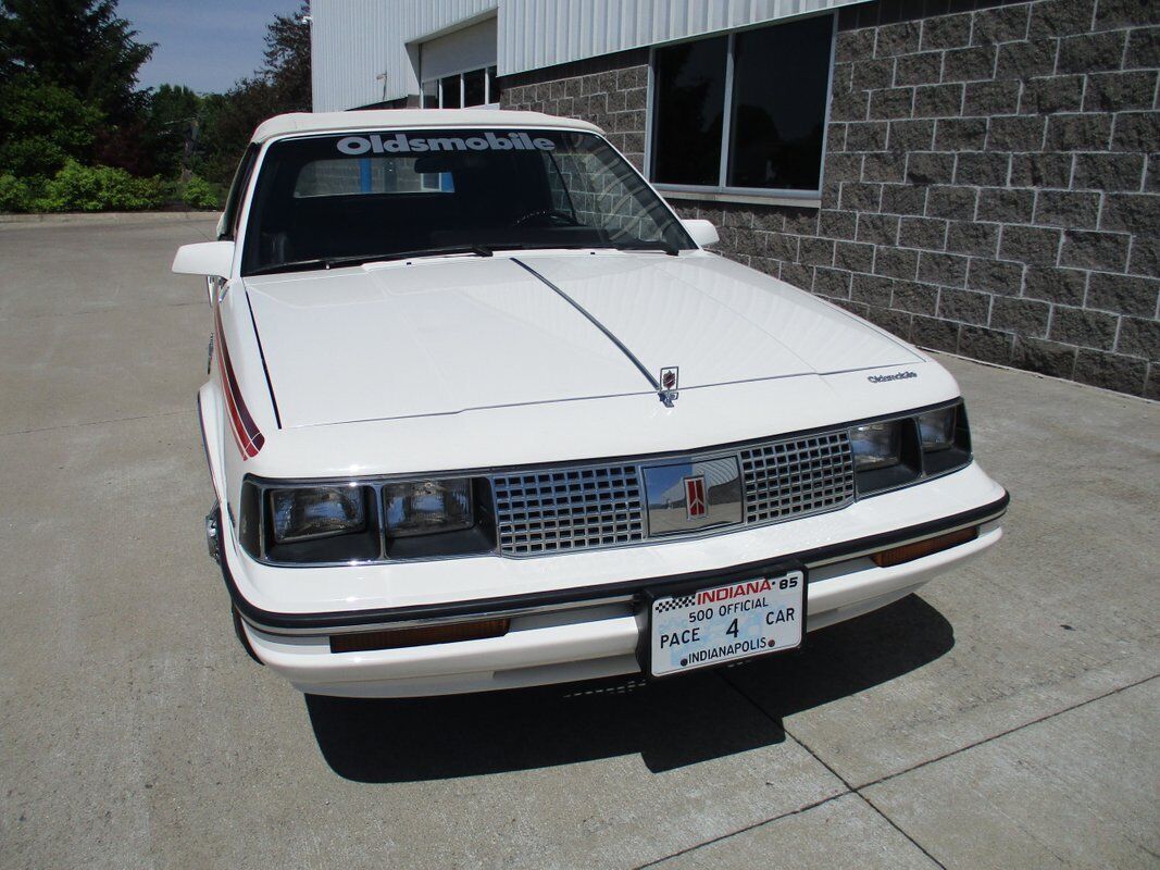 Oldsmobile-Cutlass-Ciera-Indy-500-Festival-Parade-Car-1985-4