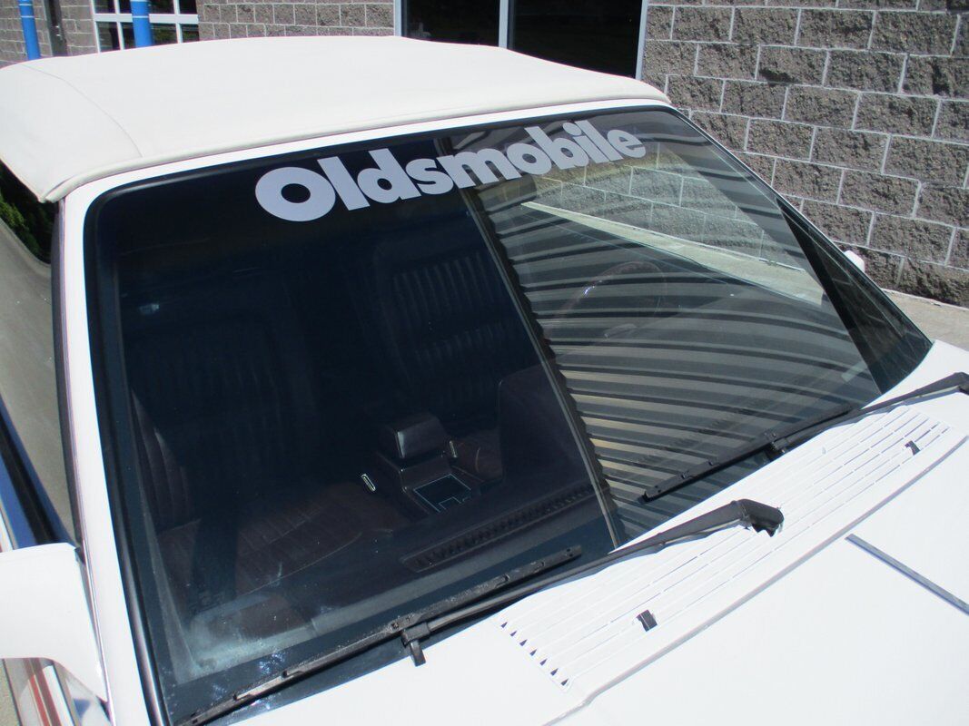 Oldsmobile-Cutlass-Ciera-Indy-500-Festival-Parade-Car-1985-7