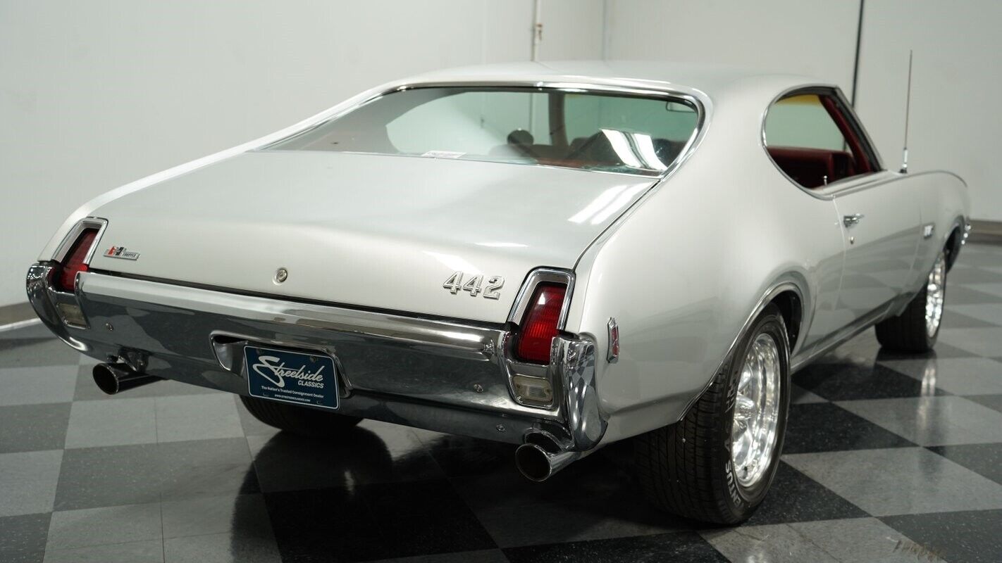 Oldsmobile-Cutlass-Coupe-1969-9