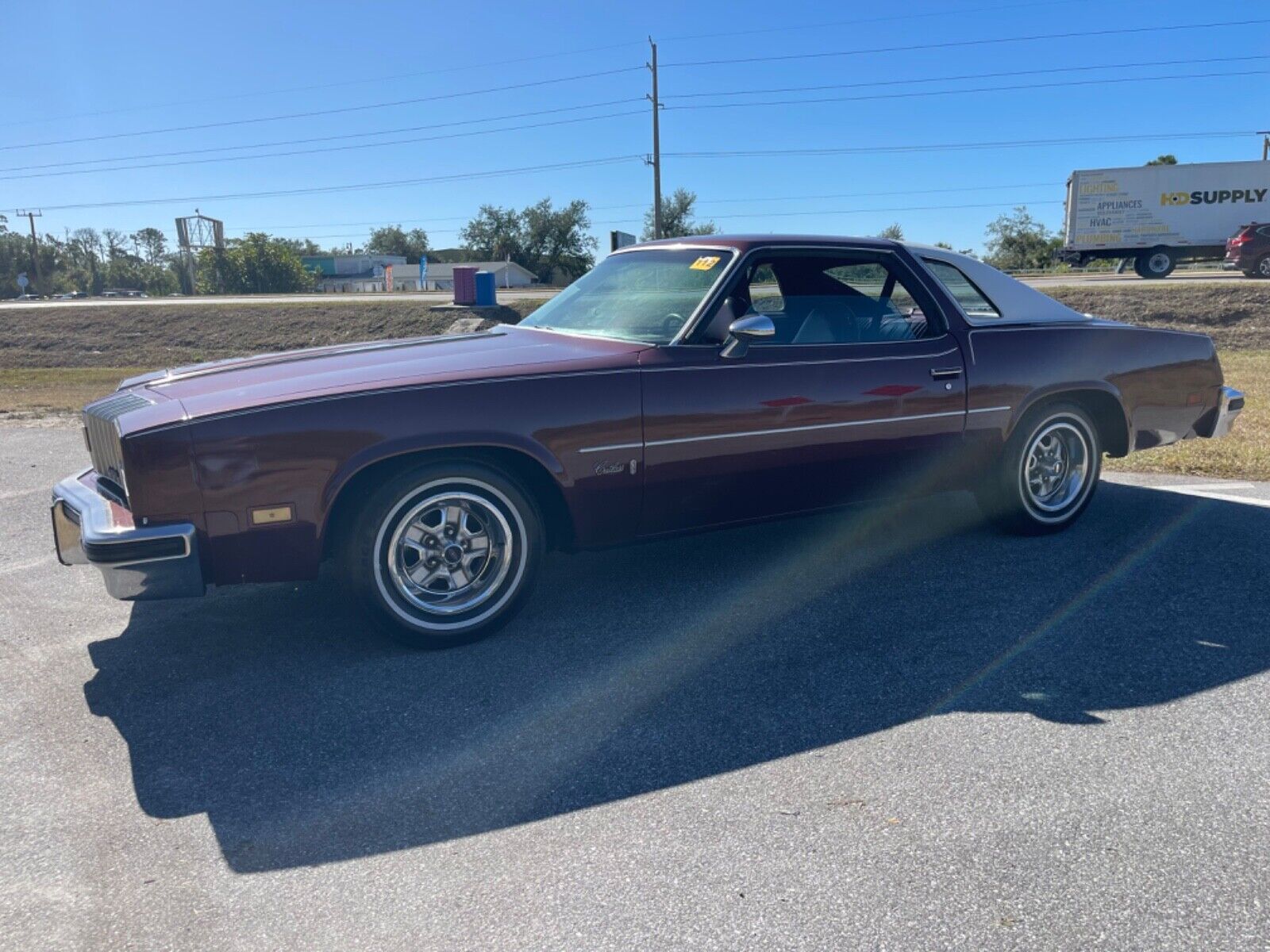 Oldsmobile-Cutlass-Coupe-1976-1