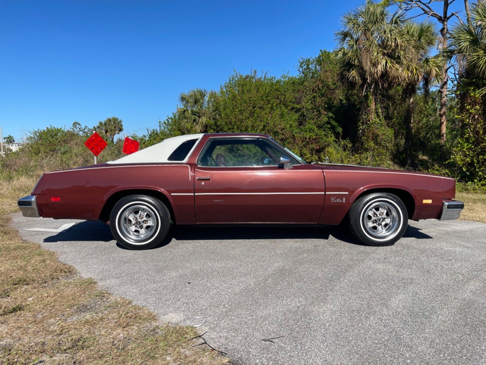 Oldsmobile-Cutlass-Coupe-1976-10