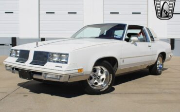 Oldsmobile-Cutlass-Coupe-1983-3