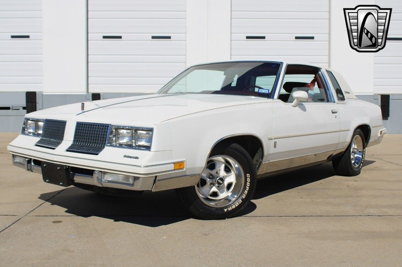 Oldsmobile-Cutlass-Coupe-1983-3