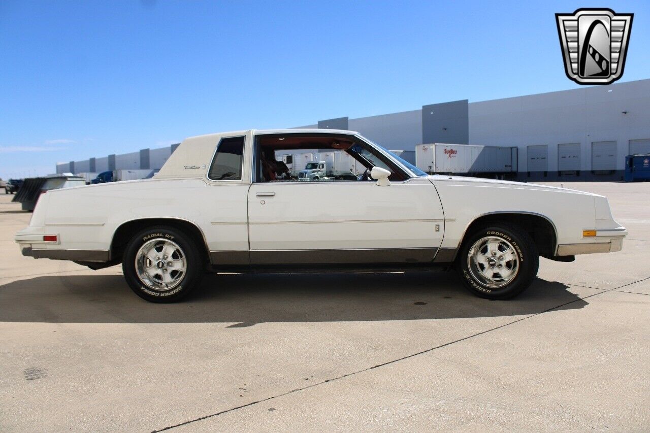 Oldsmobile-Cutlass-Coupe-1983-5