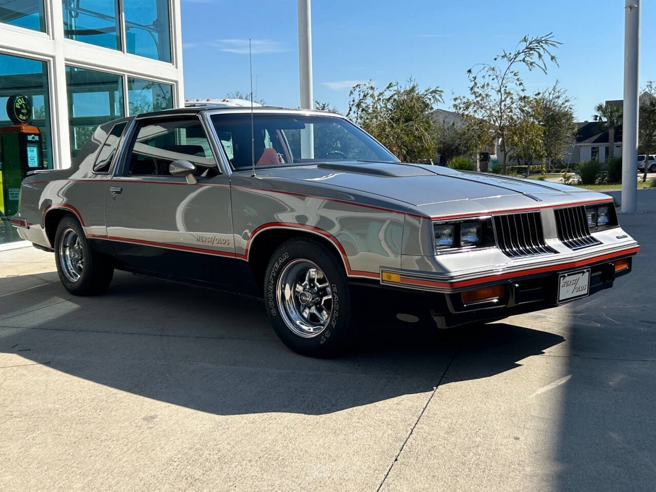 Oldsmobile-Cutlass-Coupe-1984-2