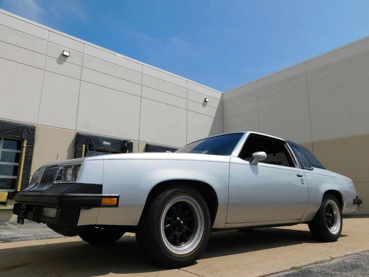 Oldsmobile-Cutlass-Coupe-1984-8