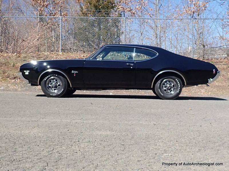 Oldsmobile-Cutlass-s-holiday-coupe-w31-1969