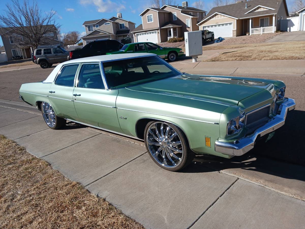 Oldsmobile-Delta-88-1973-1