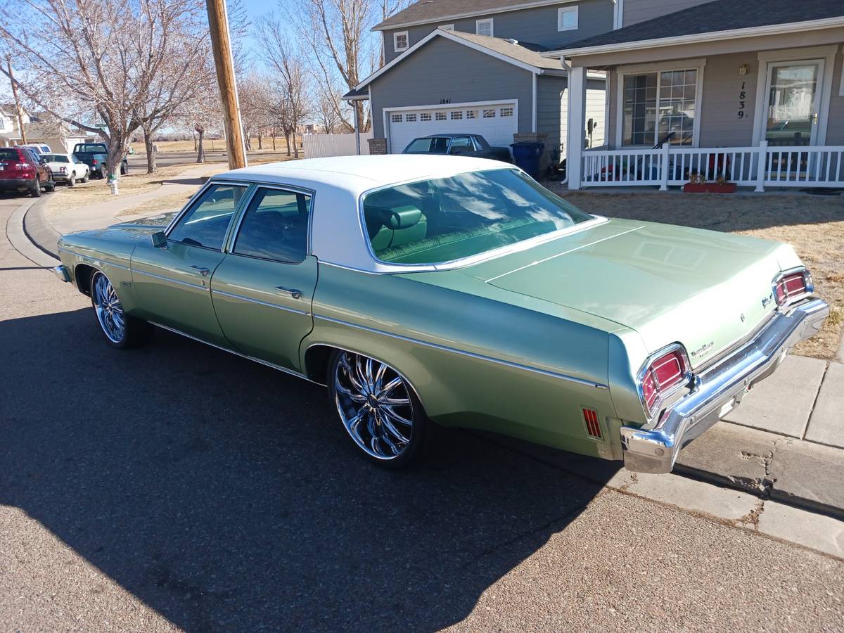 Oldsmobile-Delta-88-1973-3