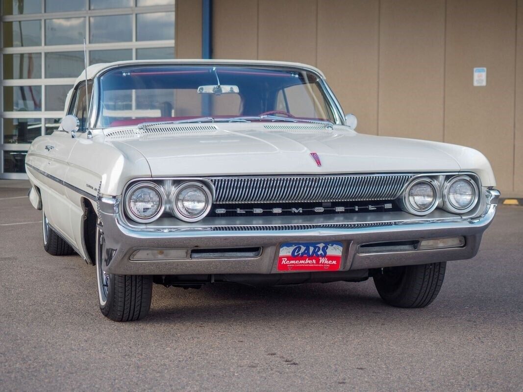 Oldsmobile-Eighty-Eight-1961-9