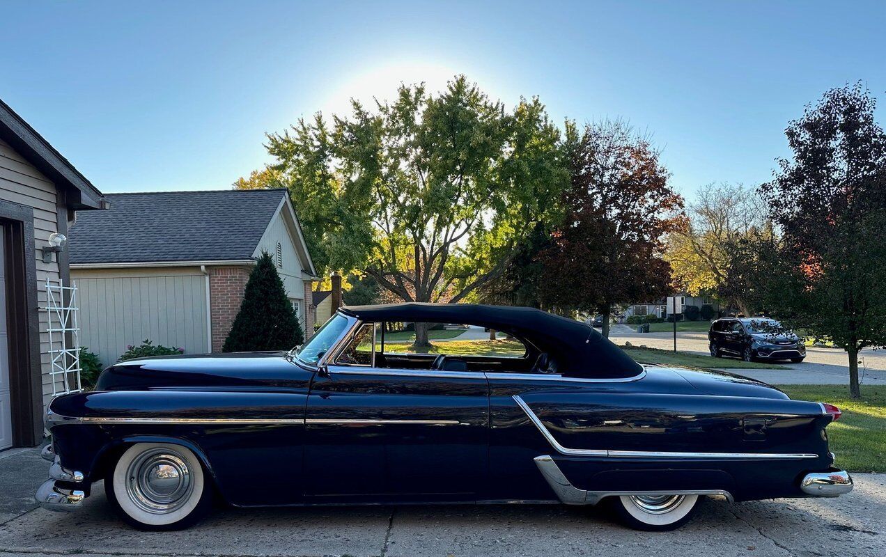 Oldsmobile-Ninety-Eight-1953-1