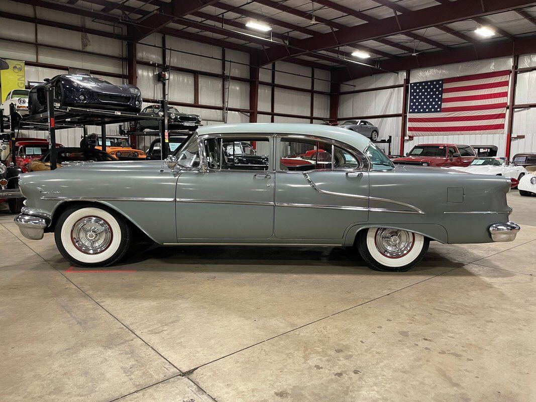 Oldsmobile-Ninety-Eight-Berline-1955-2