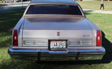 Oldsmobile-Ninety-Eight-Berline-1983-4