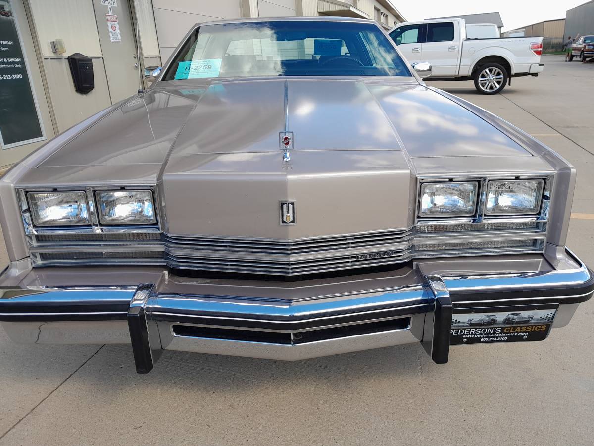 Oldsmobile-Toronado-1984-10