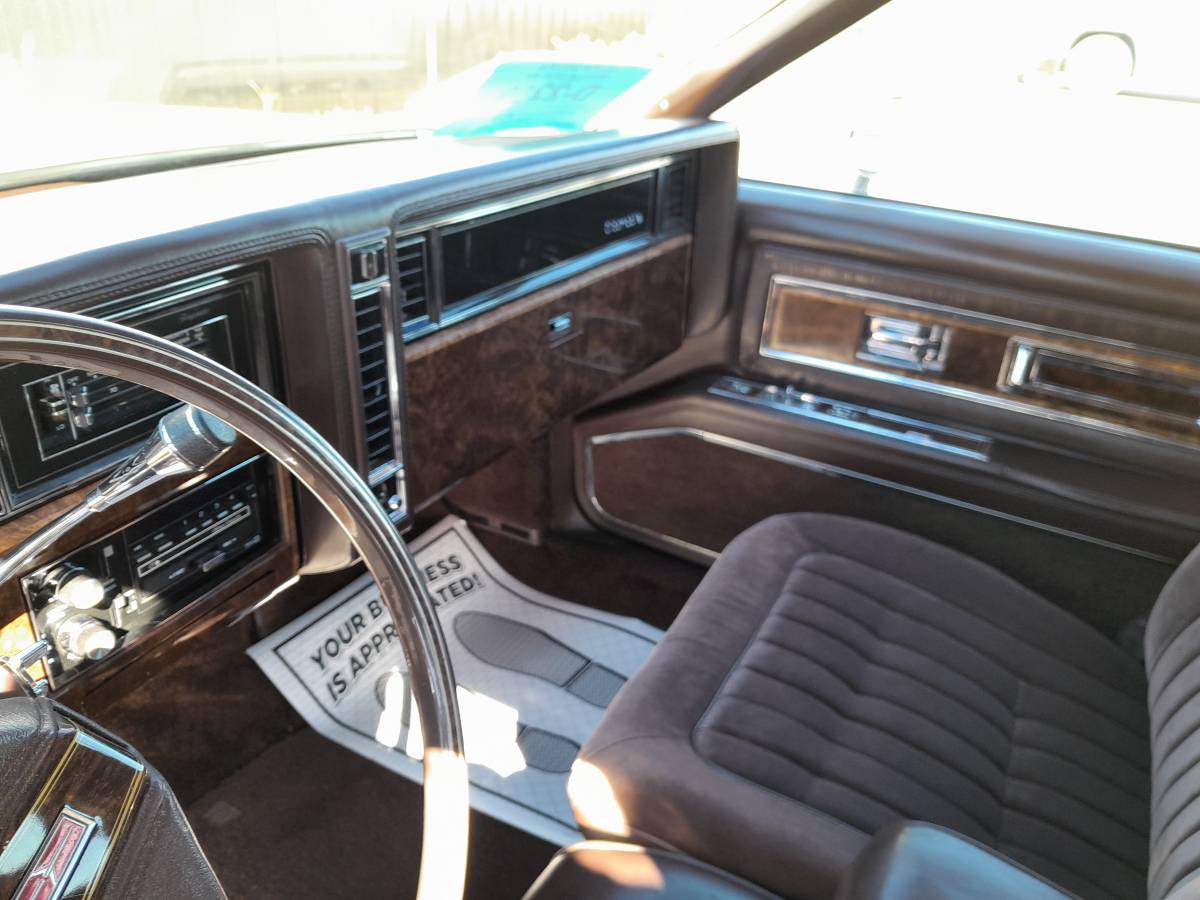 Oldsmobile-Toronado-1984-2