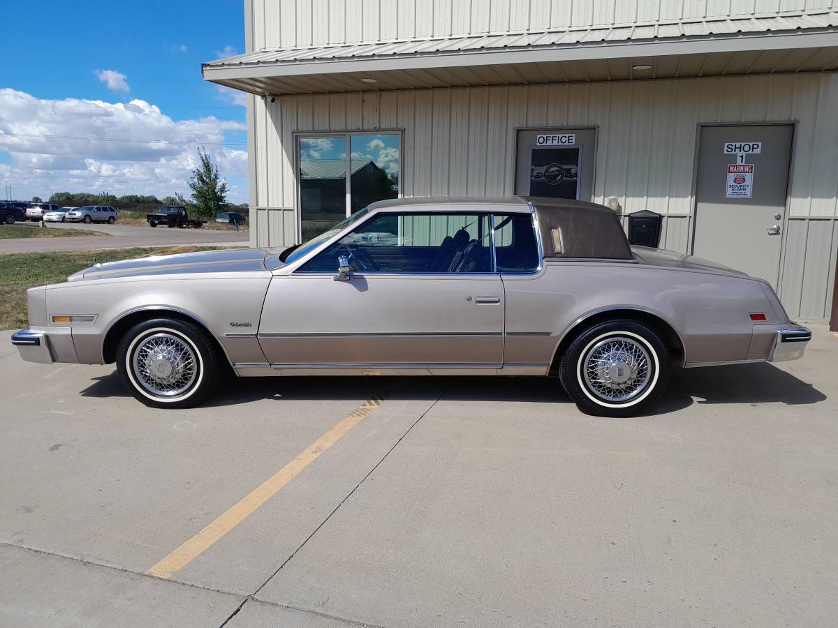 Oldsmobile-Toronado-1984-22