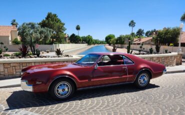 Oldsmobile-Toronado-Coupe-1966-1