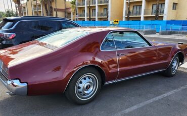 Oldsmobile-Toronado-Coupe-1966-32