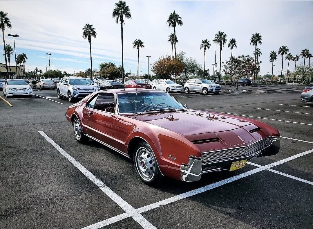 Oldsmobile-Toronado-Coupe-1966-5