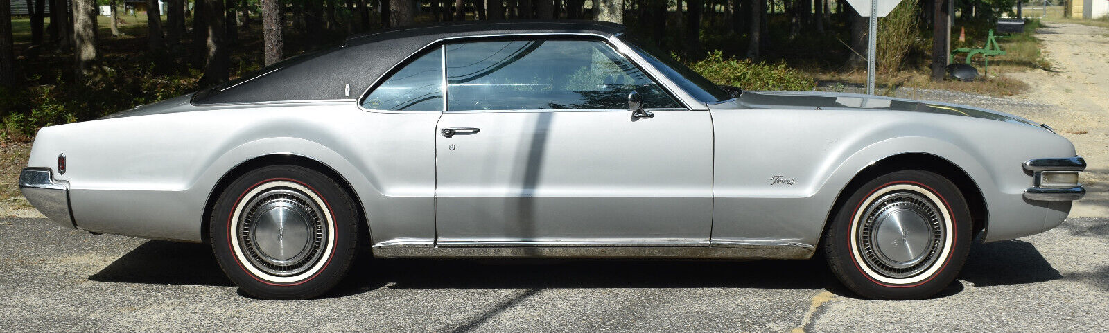 Oldsmobile-Toronado-Coupe-1969-1