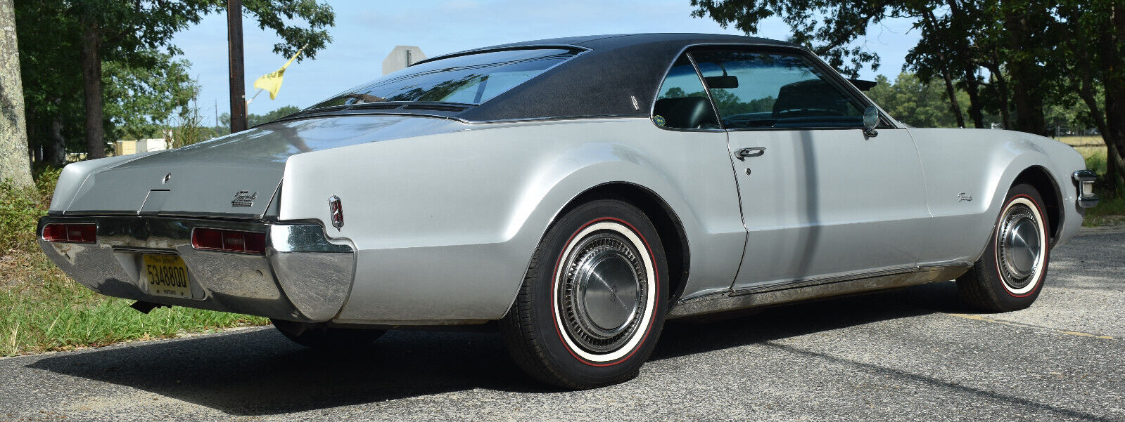 Oldsmobile-Toronado-Coupe-1969-3