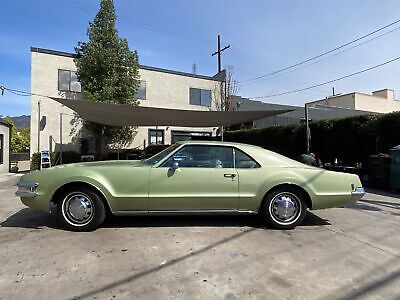 Oldsmobile-Toronado-Coupe-1969-9