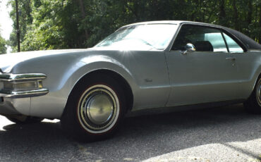 Oldsmobile-Toronado-Coupe-1969-9