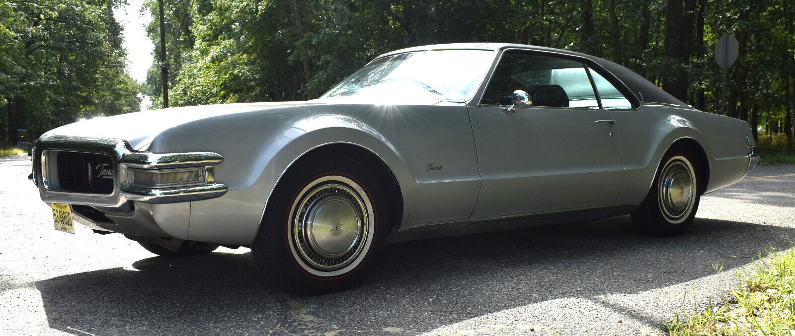 Oldsmobile-Toronado-Coupe-1969-9