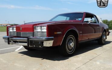 Oldsmobile-Toronado-Coupe-1983-3