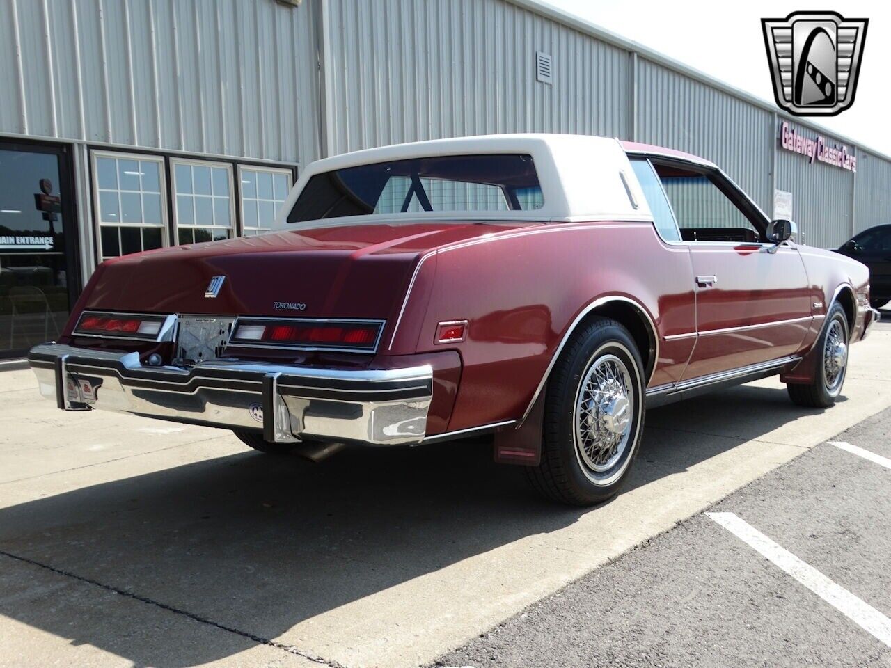 Oldsmobile-Toronado-Coupe-1983-7