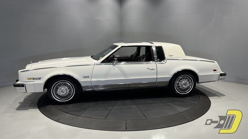 Oldsmobile-Toronado-Coupe-1985-1