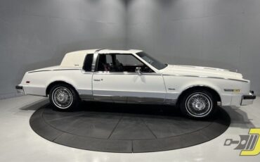 Oldsmobile-Toronado-Coupe-1985-10