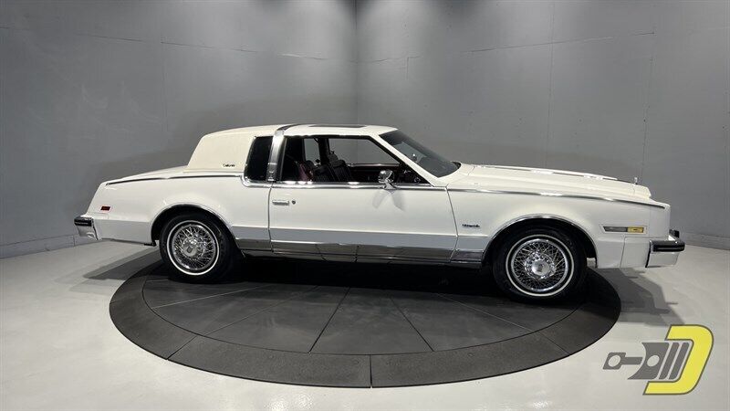 Oldsmobile-Toronado-Coupe-1985-10