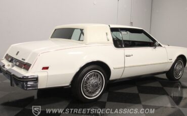 Oldsmobile-Toronado-Coupe-1985-11