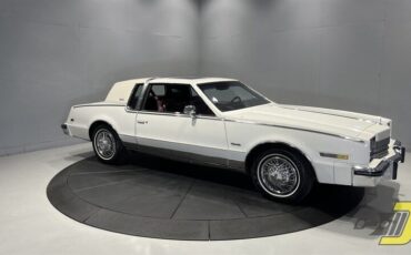 Oldsmobile-Toronado-Coupe-1985-11