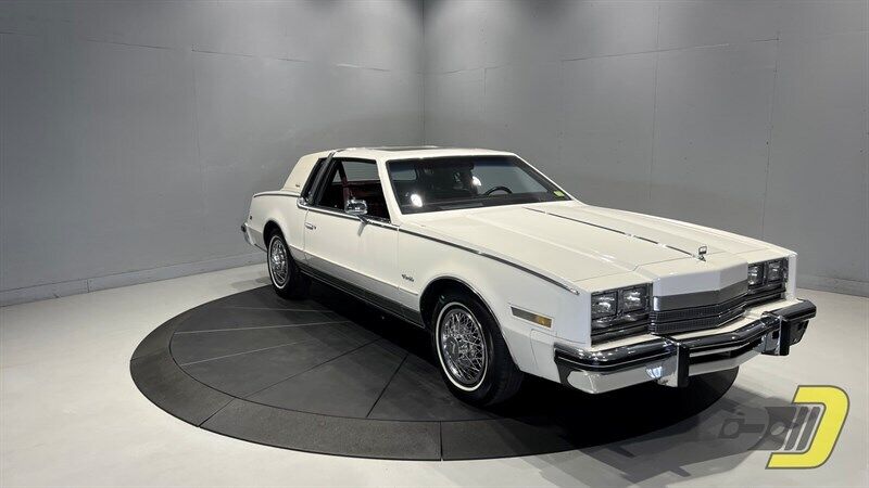 Oldsmobile-Toronado-Coupe-1985-12